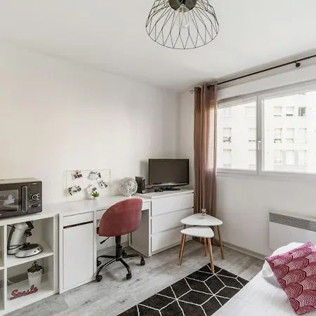 Bright And Calm Studio In Part-dieu District - Welkeys